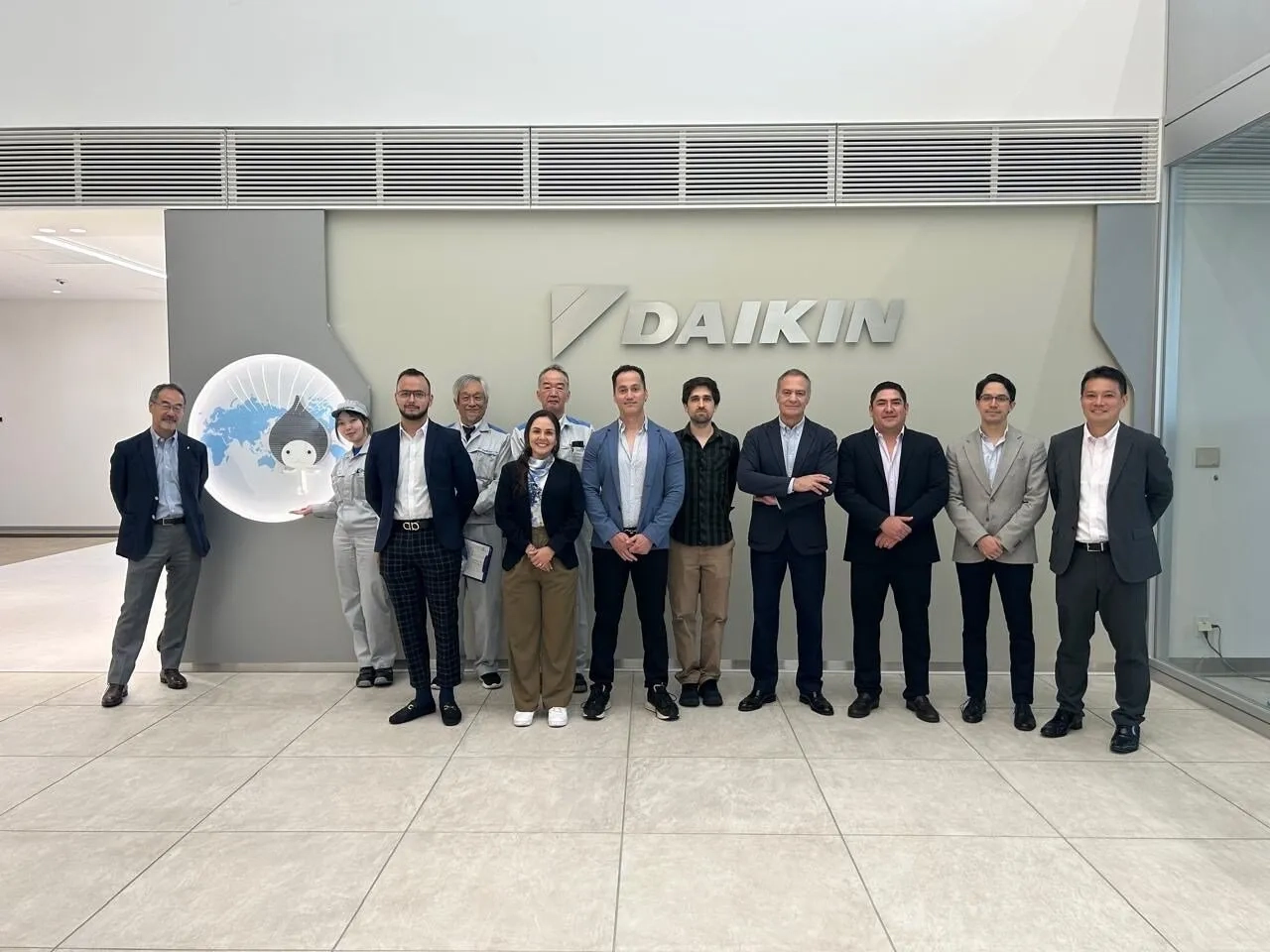 4e5c990e-ed85-4b9d-a4c9-38a24795f3a1